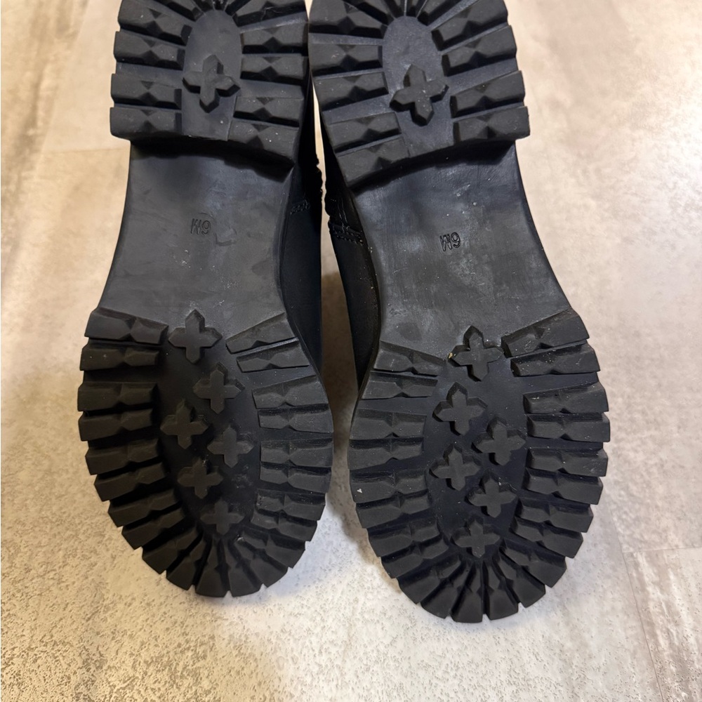 Guess Kids Black Boots with Gold Details - Picture 6 of 6